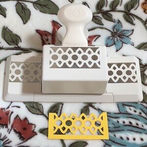 Large EK Success Martha Stewart Crafts Rings And Arches Trim Edge Punch